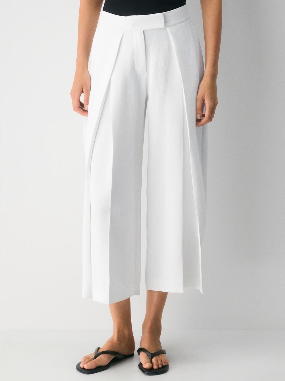 Aritzia White Wide-Leg Pleated Cavetto Pants
